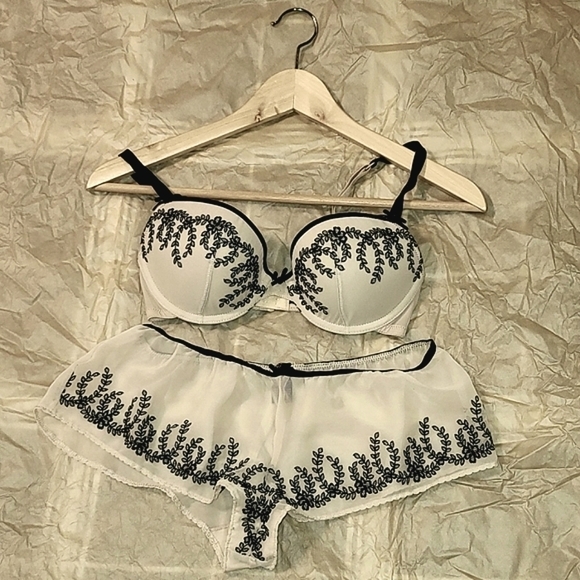 La Senza Embroidered Bra 32D & Flowy Shorts UK10 S - Picture 3 of 16